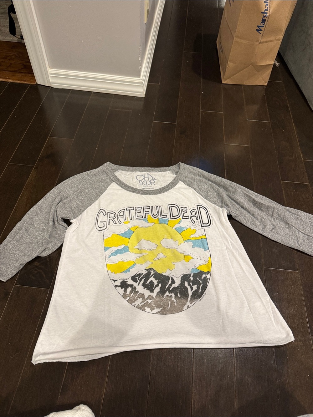 Grateful Dead ChaserWhite & Gray Raglan Tee with Yellow & Blue Graphic